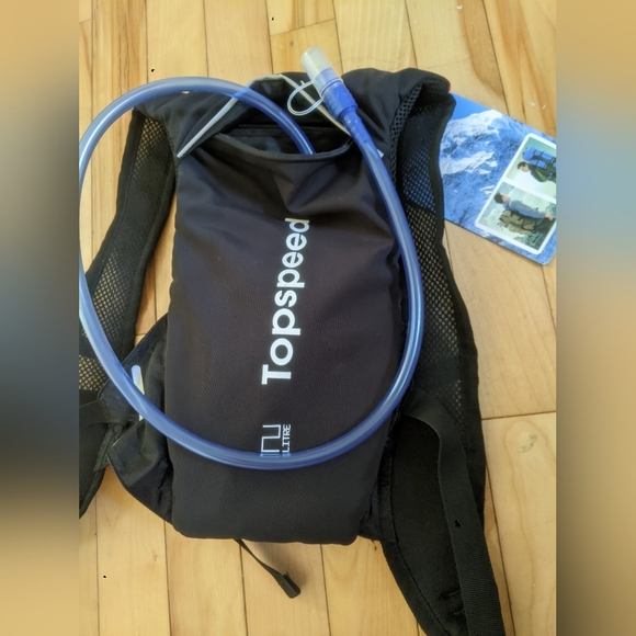 Hydration backpack never used - Picture 3 of 3